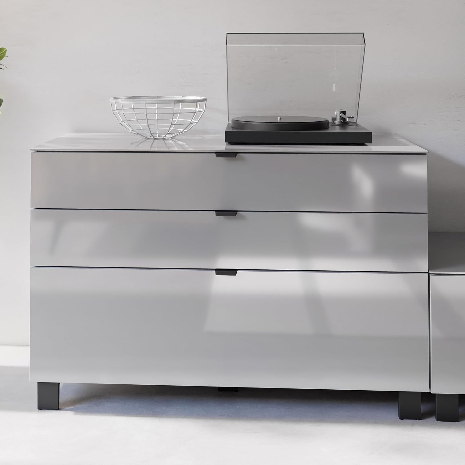 Sideboard mit 3 großen Schubladen aus Holzwerkstoff in Grau, 110,1 × 73,1 × 52,5 cm